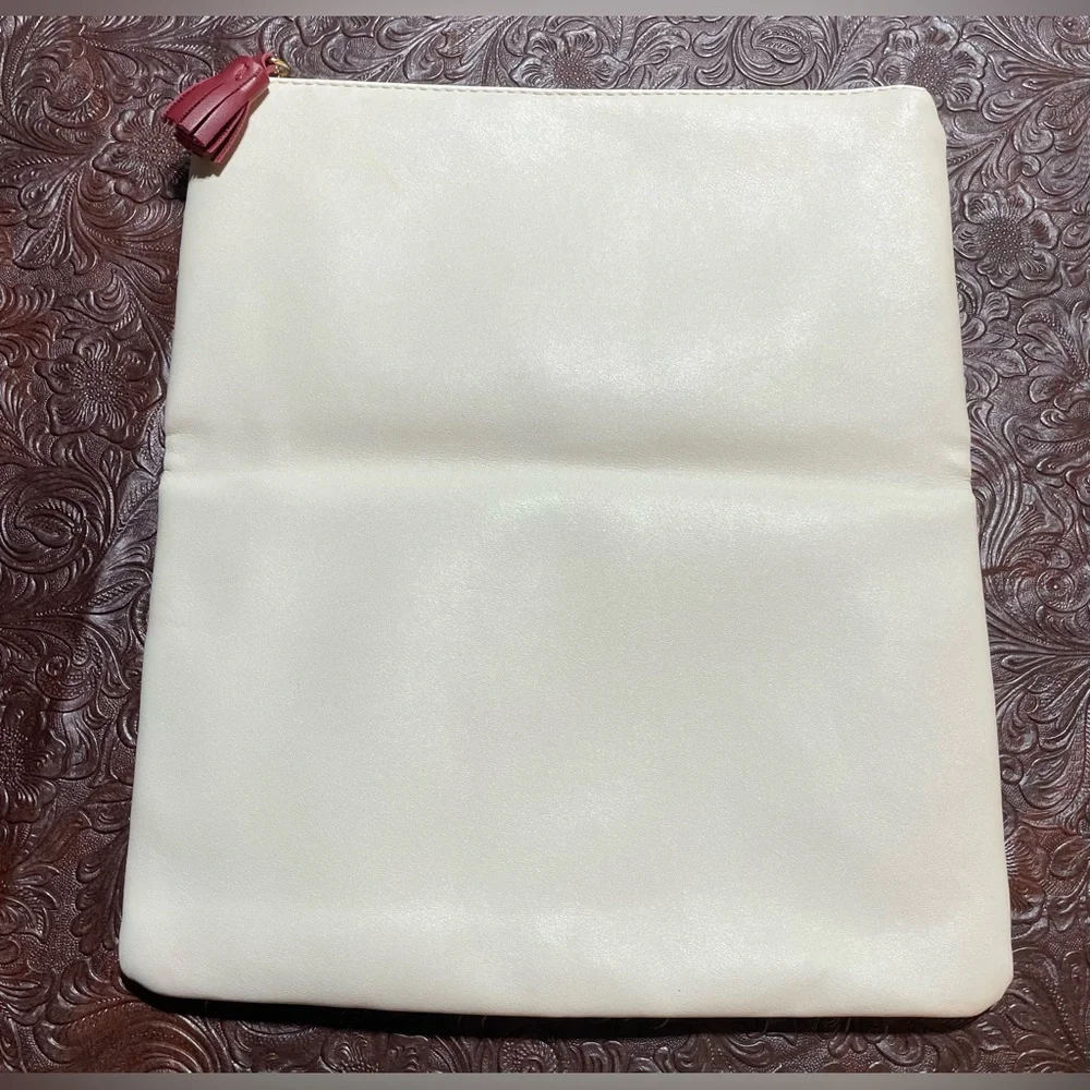 NWOT- Rachel Pally Off White Faux Leather & Floral Canvas Fold Over Clutch #H-19 - Picture 2 of 5